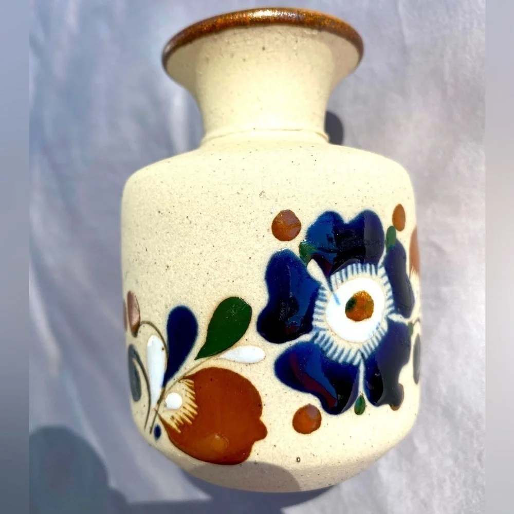 Stoneware bud vase cream blue brown white signed
